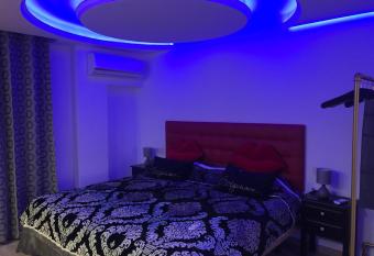 Loft rom  ntico allows 18 year olds to book a room