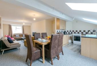 KYNSPARKS APARTMENTs allows 18 year olds to book a room