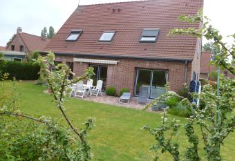 2 Chambres de 16m2    10kms de Lille allows 18 year olds to book a room