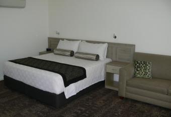 Springs Mittagong has rooms with a private hot tub