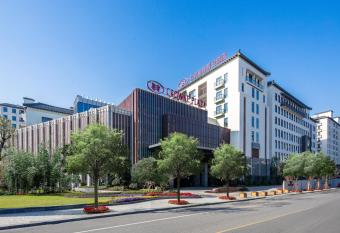 Crowne Plaza Wuzhen, an IHG Hotel allows 18 year olds to book a room