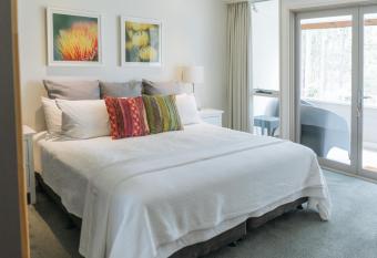 Elfin Hill Vineyard Accommodation has Balcony rooms