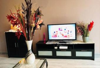 Near DISNEYLAND. Your location to enjoy holidays. has Balcony rooms