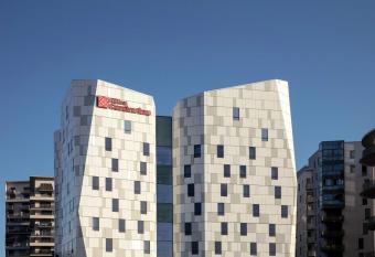 Hilton Garden Inn Paris Massy allows 18 year olds to book a room