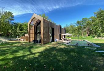 Les Tchanqu  es allows 18 year olds to book a room