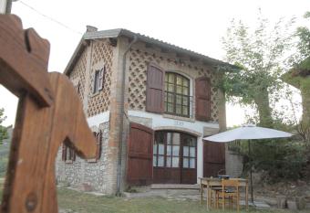 C  Mia allows 18 year olds to book a room