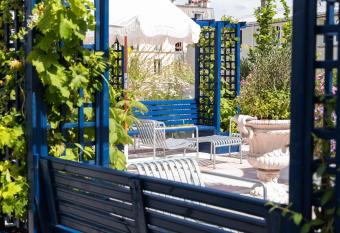 H  tel Rosalie has Balcony rooms