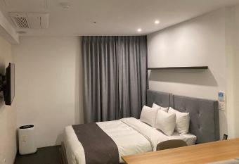 Hotel Noblestay has rooms with a private hot tub