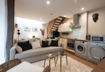 R  sidence Universel has Balcony rooms