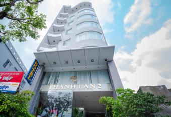 Thanh Lan - City River View Hotel has rooms with a private hot tub