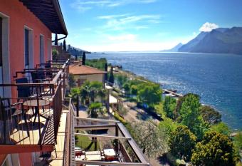 Hotel Villa Carmen has Balcony rooms