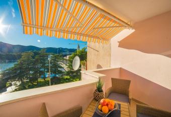 Apartment Karlo - Grad Plo  e, Croatia has Balcony rooms