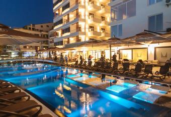 Gloria Palace Hotel & SPA allows 18 year olds to book a room