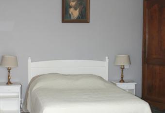 au paradis des hotes has Balcony rooms