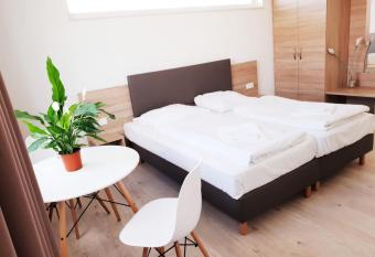 Hotel Rodgau allows 18 year olds to book a room