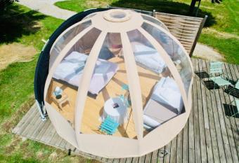 Les Insolites du Domaine de Suzel has Balcony rooms