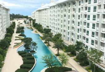 the energy huahin has Balcony rooms