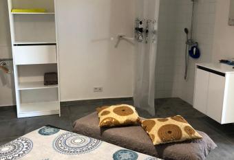 Belcourt1-lit queen size allows 18 year olds to book a room