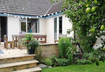 Wedgewood Annexe - All the comforts of home allows 18 year olds to book a room