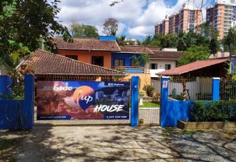 iUP HOUSE Hostel allows 18 year olds to book a room