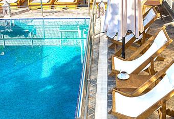 Anthena Studios has Balcony rooms