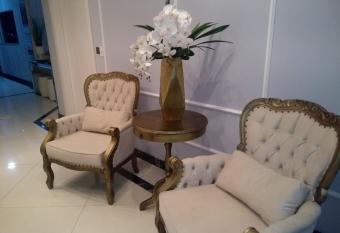 Residencial Maristela allows 18 year olds to book a room