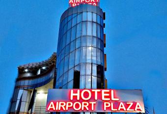 Hotel Airport Plaza allows 18 year olds to book a room