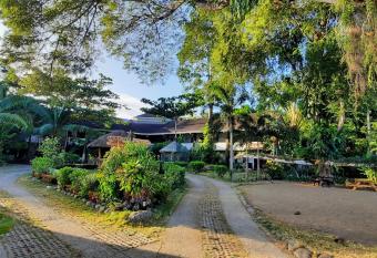 Balay Tuko Garden Inn has Balcony rooms