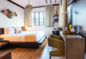 Hotel Chelsea allows 18 year olds to book a room