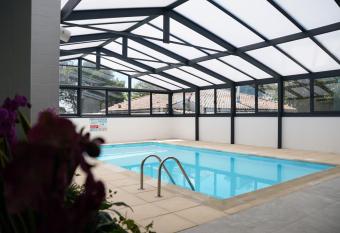 A la Presqu   le allows 18 year olds to book a room