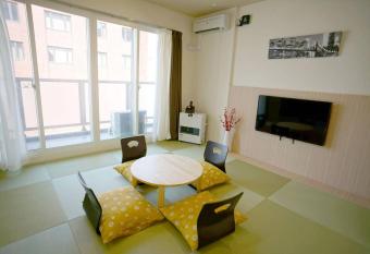 momo premium 302 has Balcony rooms