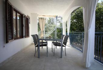 Apartment 4693-1 for max. 6 pers. in Malinska has Smoking rooms