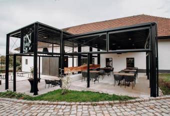 Nussb  ckgut has Balcony rooms