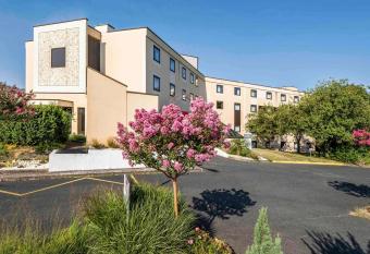 Mercure Tours Sud allows 18 year olds to book a room