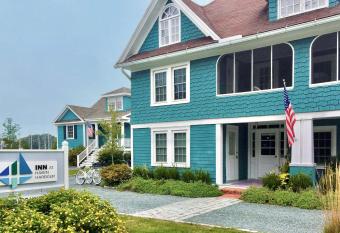 Inn At Haven Harbour has Balcony rooms