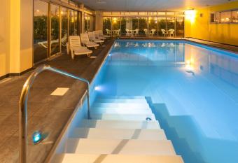 N  m  a Appart hotel Toulouse Saint-Martin allows 18 year olds to book a room