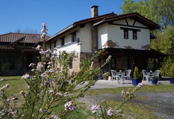 Agroturismo Ibarra allows 18 year olds to book a room