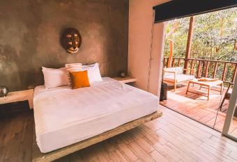 Hostel-Island Paradise, Saboga Lodge and Villa Noelia allows 18 year olds to book a room