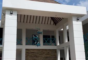 Hotel la hacienda del pienta allows 18 year olds to book a room