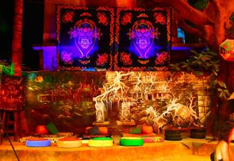 Mitra Hostel has Balcony rooms