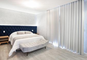 Hotel Alles Berg has rooms with a private hot tub