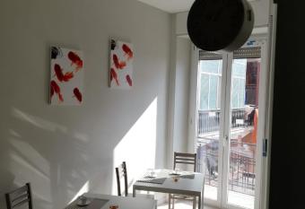 Binario 3 has Balcony rooms