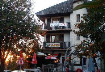 H  tel Les Chamois has Balcony rooms