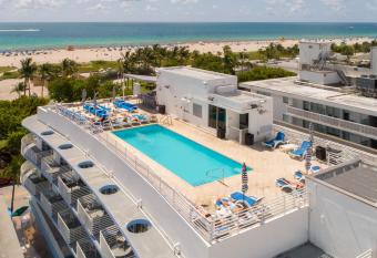 Ocean Drive Apartments with Rooftop Pool, South Beach, Miami allows 18 year olds to book a room