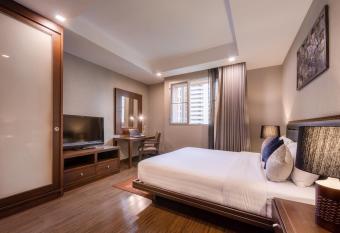Grand Asoke Suites Boutique Residence has rooms with a private hot tub