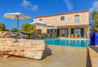 Can Xesquet Comuna has Balcony rooms