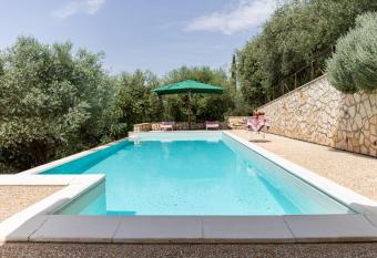 La Tana delle Stelle B&B di Charme e Relax allows 18 year olds to book a room