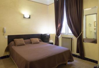 H  tel Jaures allows 18 year olds to book a room