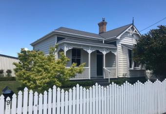 Bryce Cottage allows 18 year olds to book a room