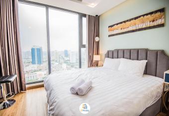 22housing Vinhomes Metropolis Hotel & Residence has rooms with a private hot tub